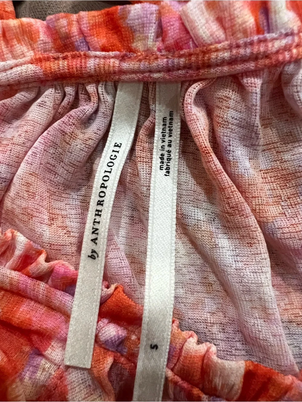 Anthropologie women’s Red-Orange Printed Ruffled Button-Front Top. Preowned
